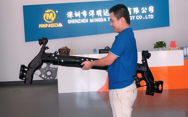 重磅新聞：洋明達3D打印機MD-666 1:1打印汽車保險杠，無縫組裝，模擬真實場景